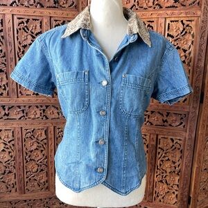 Vintage Jean Denim Short-Sleeve Button Front Top Snakeskin Print Contrast Collar